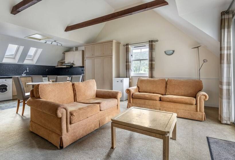 Дом 2 Спальни, The Kenmore Club