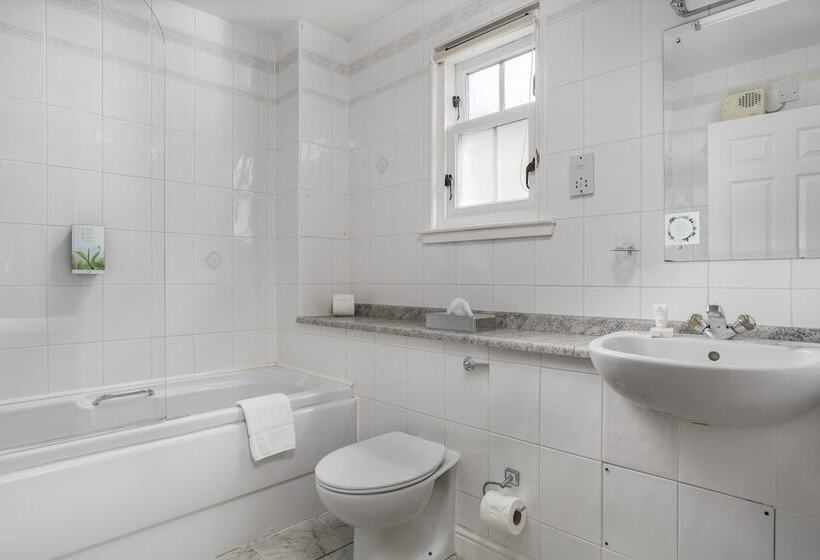 Дом 2 Спальни, The Kenmore Club