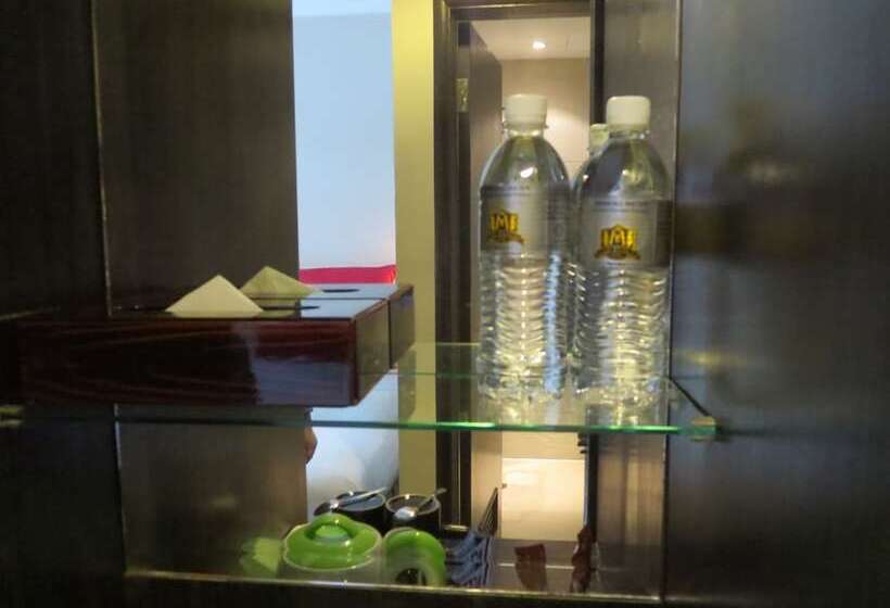 غرفة قياسية, The Mark S Lodge