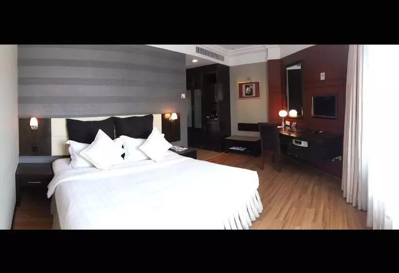 اتاق لوکس با تخت بزرگ, The Mark S Lodge