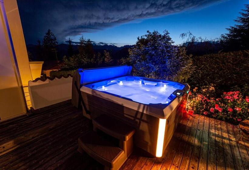 带按摩浴盆的套房, Villa Orso Grigio