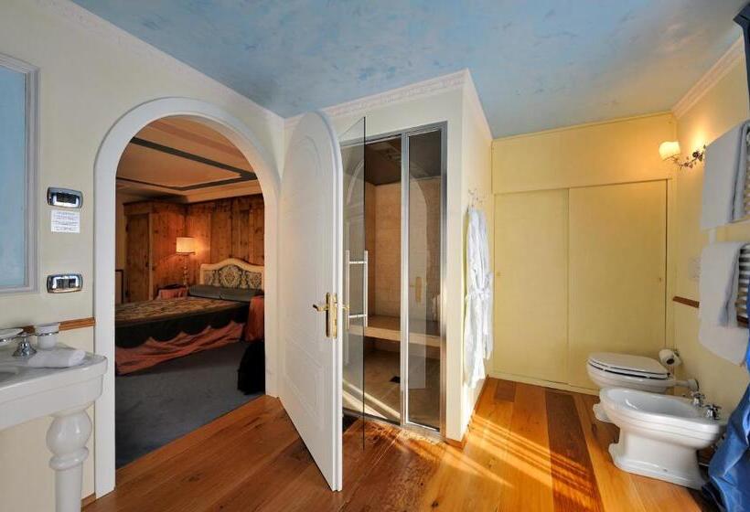 带按摩浴盆的套房, Villa Orso Grigio