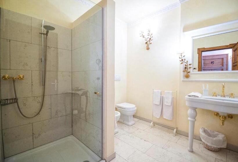 اتاق استاندارد با چشم‌انداز استخر, Villa Orso Grigio
