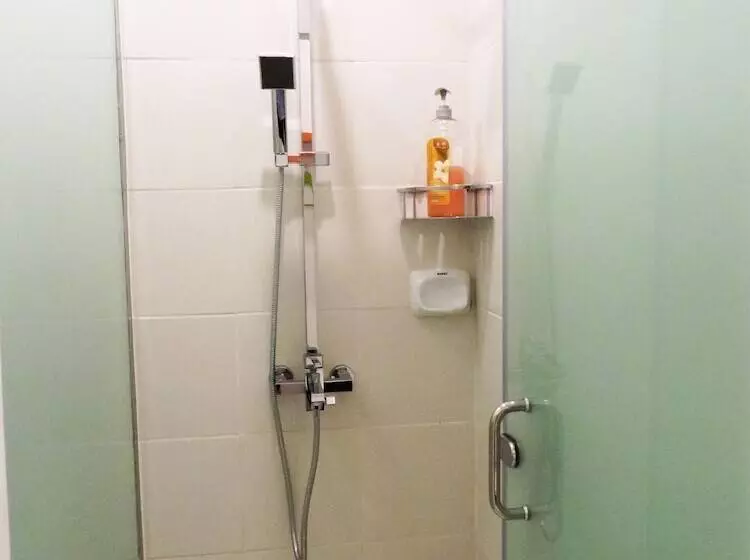 تختخواب در اتاق مشترک, Townhouse Oak Vip Suites