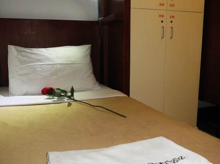 공동 객실, Townhouse Oak Vip Suites