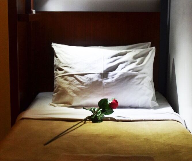 공동 객실, Townhouse Oak Vip Suites