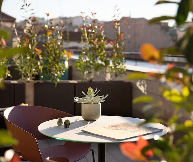 اتاق لوکس با چشم‌انداز, Ocean Drive Madrid