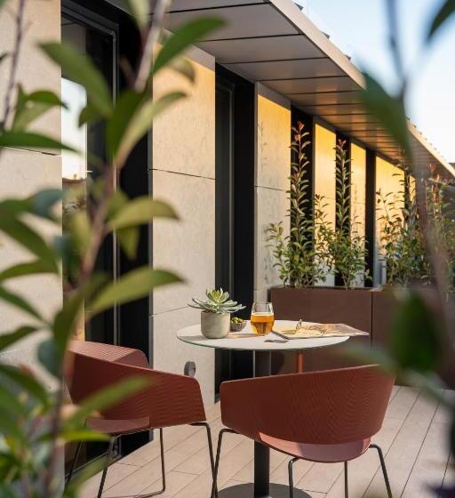اتاق سوپریور با تخت بزرگ, Ocean Drive Madrid