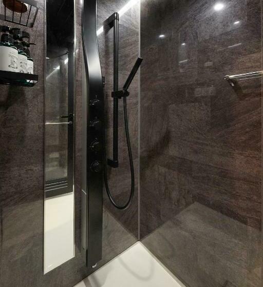 غرفة عائلية, Third Ishigakijima