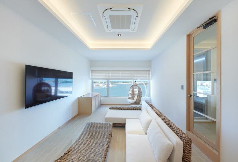 جناح جونيور مطلّ علي البحر, Third Ishigakijima