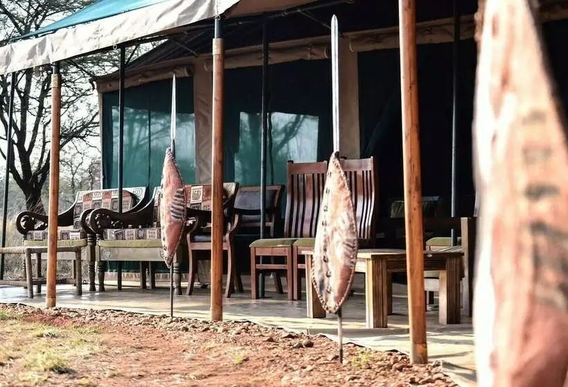 چادر با خدمات رفاهی لوکس, Osinon Camps & Lodges
