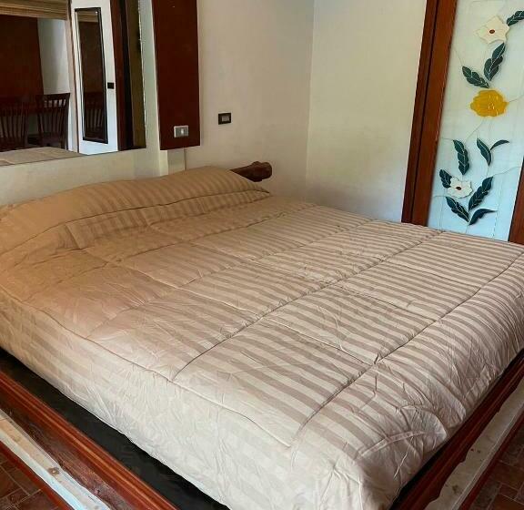 标准间, Passion Nai Harn