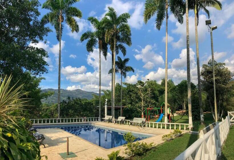 패밀리 룸, Room In Lodge Family Cabin With River View