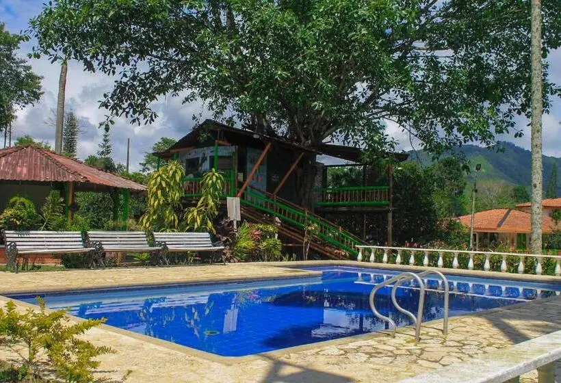 ファミリールーム, Room In Lodge   Family Cabin With River View