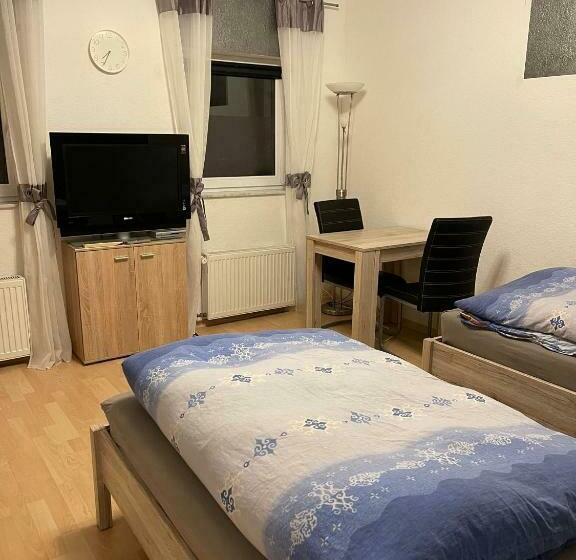 标准间, Apartment 22