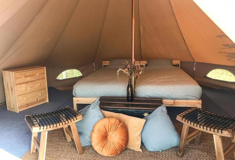 چادر با خدمات رفاهی استاندارد, The Far End Surf House   Breakfast Included Eco Surf Villa  5 Km From Beach
