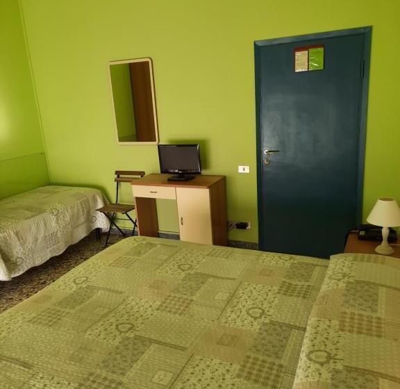 חדר סטנדרט לשלושה, Etrusco