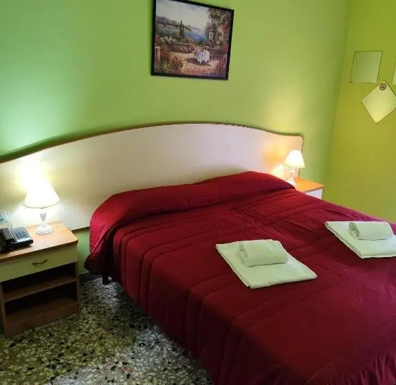 اتاق استاندارد سه نفره, Etrusco