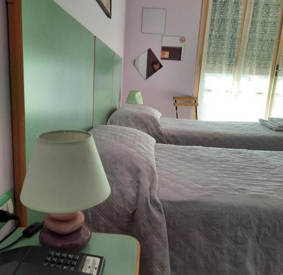 חדר קלאסי לשלושה, Etrusco