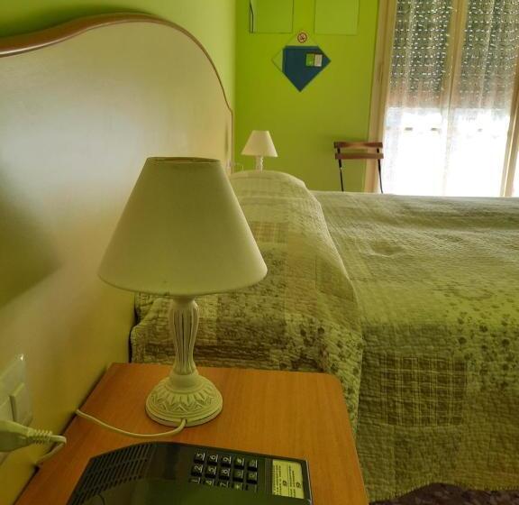 חדר קלאסי לשלושה, Etrusco