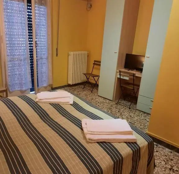 اتاق استاندارد با تخت بزرگ, Etrusco