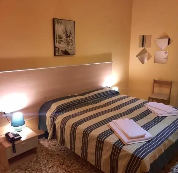 اتاق استاندارد با تخت بزرگ, Etrusco
