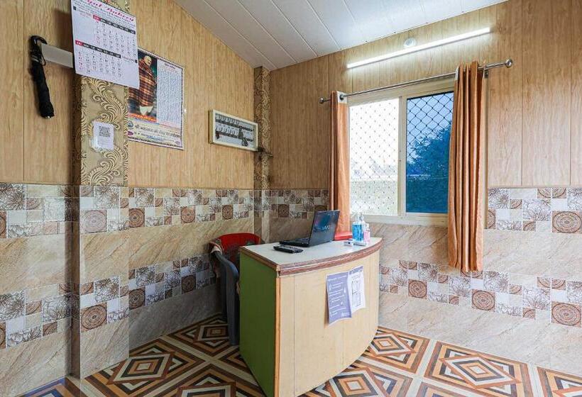 スタンダードルーム, Oyo 85701 Chitrarth And Party Lawn