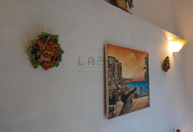 آپارتمان 1 خوابه با چشم‌انداز دریا, Residenza Crivo