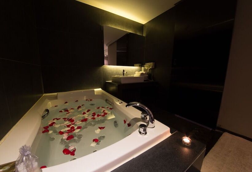 Номер Стандарт, Adlige