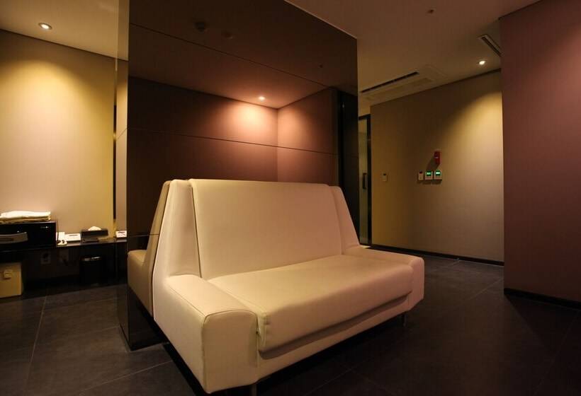 Номер Deluxe, Adlige