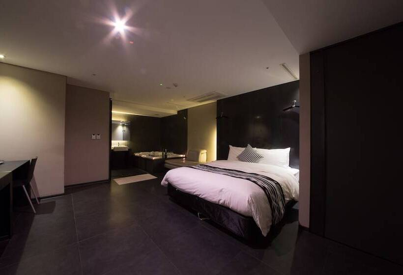 Номер Deluxe, Adlige