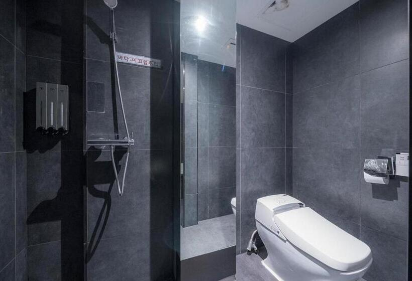 Номер Deluxe, Adlige