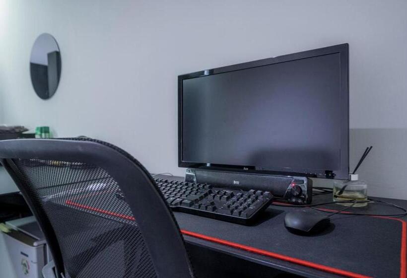 Номер Deluxe, Adlige