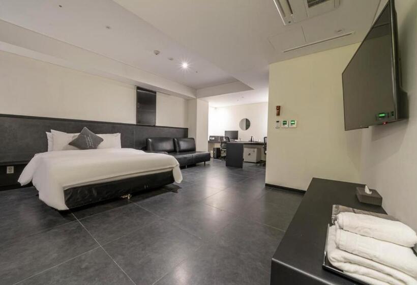 Номер Премиум, Adlige