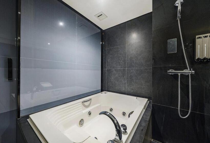 Семейный Номер, Adlige