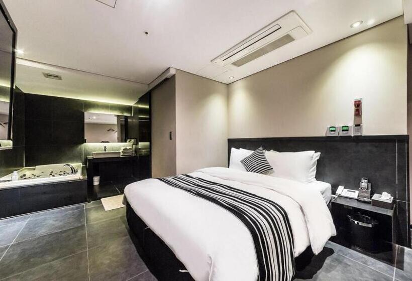 Номер Стандарт, Adlige