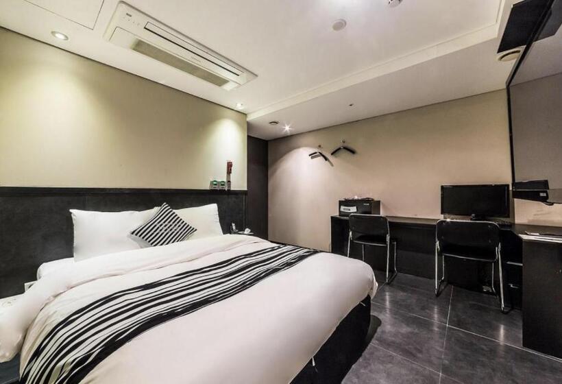 Номер Стандарт, Adlige