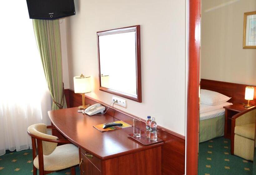 标准单人间, Batory