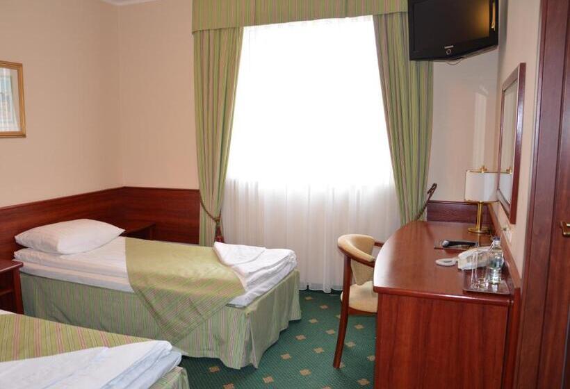 标准三人间, Batory