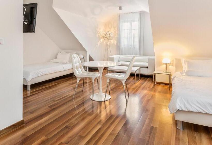 Superior Studio, Divota Apartment