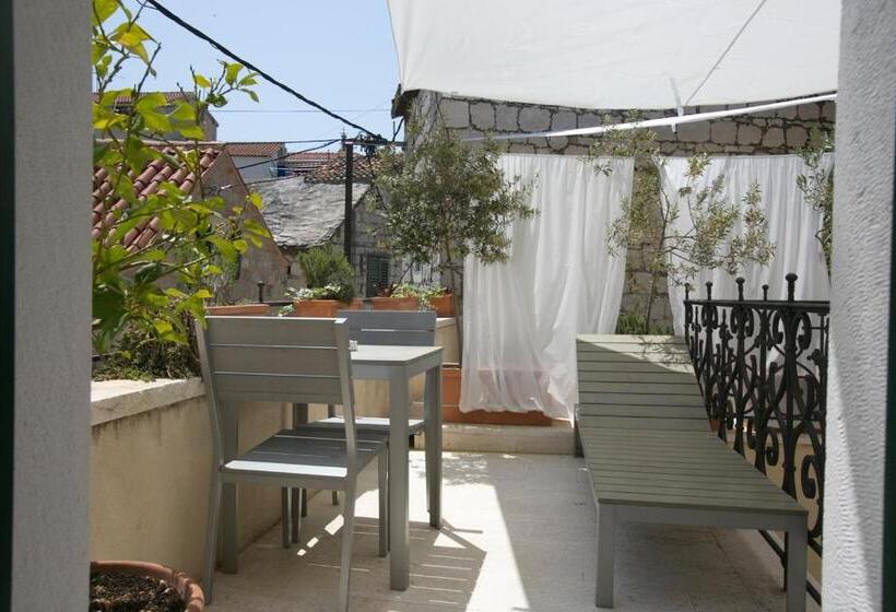 Deluxe Studio, Divota Apartment