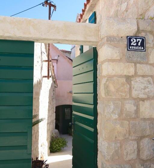 Standard Studio, Divota Apartment