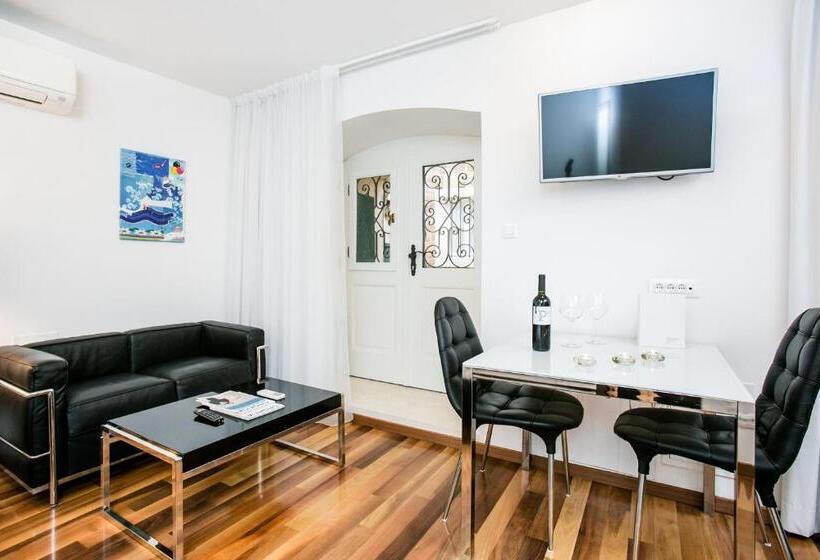 Студия Стандарт, Divota Apartment