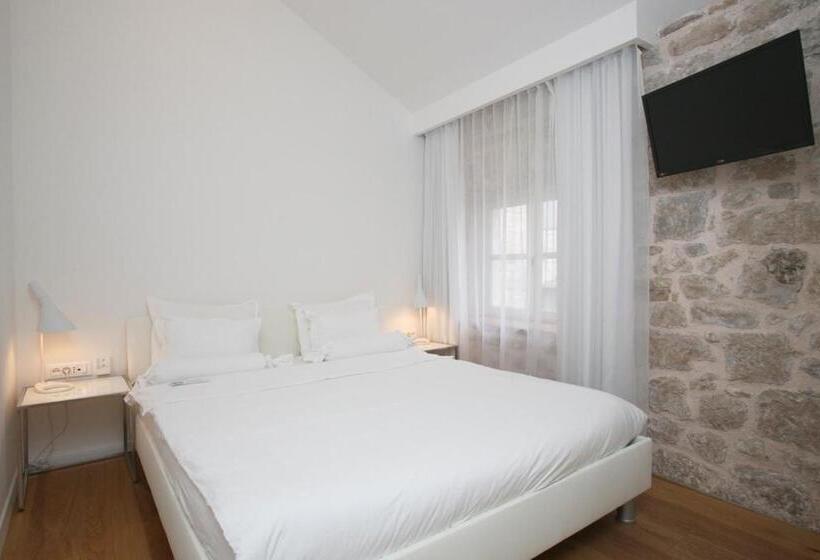 Deluxe Villa 3 Soveværelser, Divota Apartment