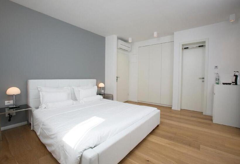 Comfort room with balcony, Divota Apartment