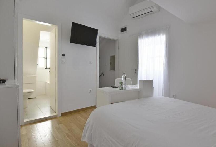 Basic Værelse med Balkon, Divota Apartment