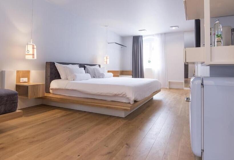 Deluxe Værelse, Divota Apartment