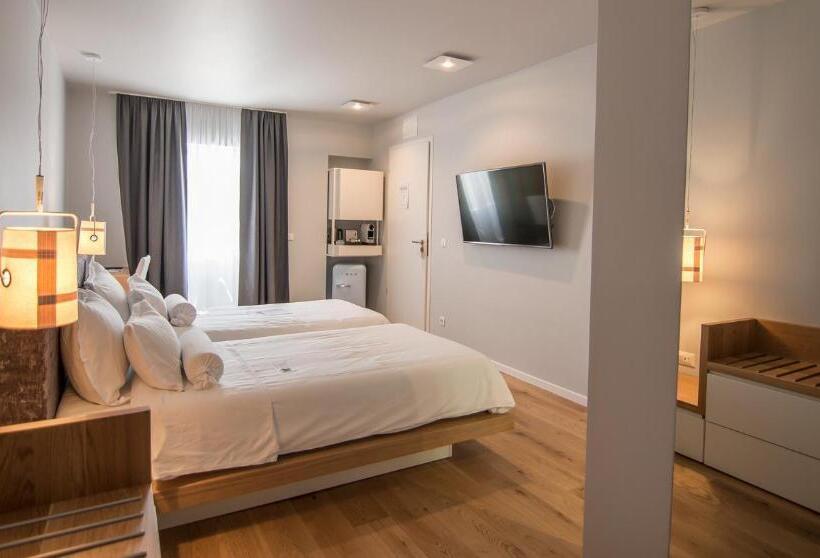 Deluxe Værelse m. Balkon, Divota Apartment