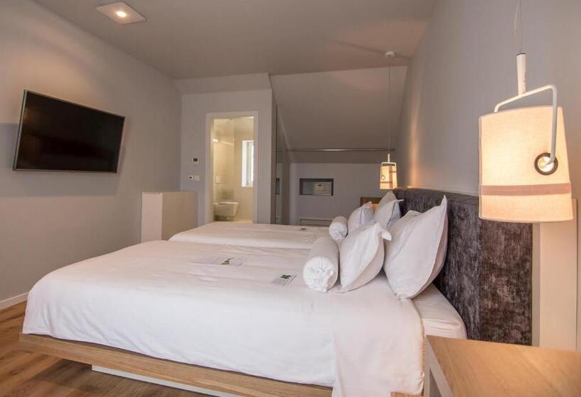 Deluxe Værelse m. Balkon, Divota Apartment