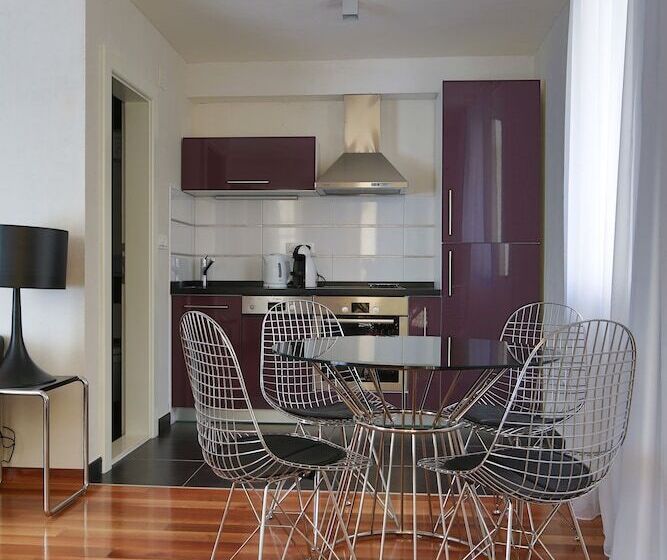 Deluxe Studio, Divota Apartment